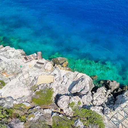 Mona With Sea Platform *