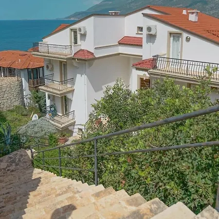 Mona With Sea Platform