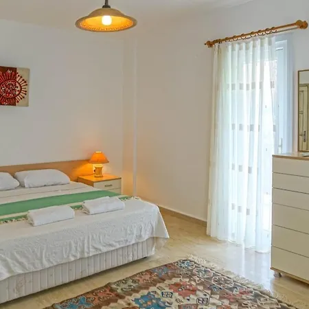 Mona With Sea Platform *