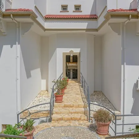 Apartament Mona With Sea Platform